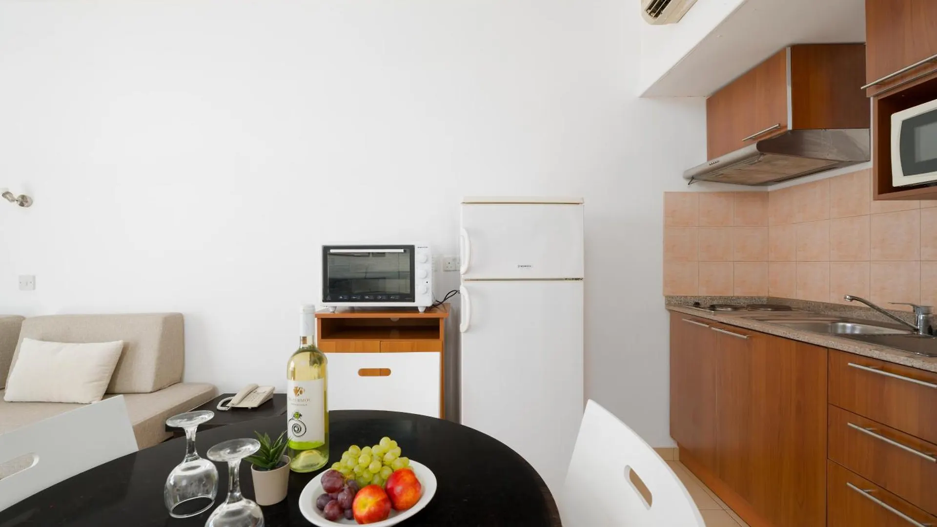 Kritamo Beach Hotel Apartments 아이아 나파
